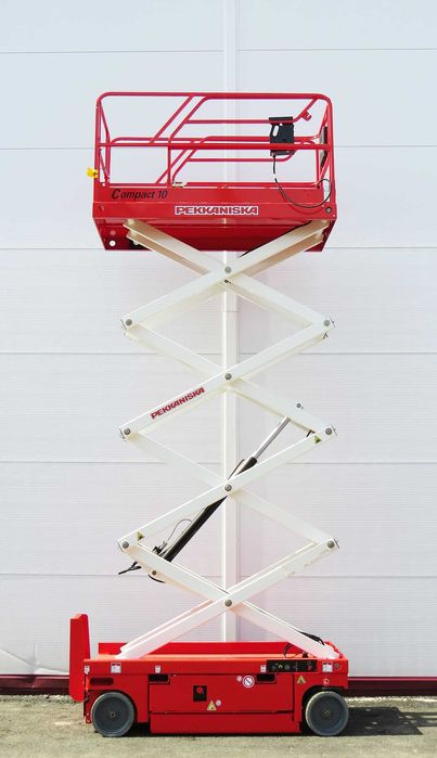 ОРЕНДА акумуляторного ножичного підйомника Пекканіска COMPACT 10