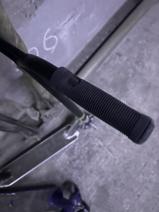 Продаю трюковий самокат explorer