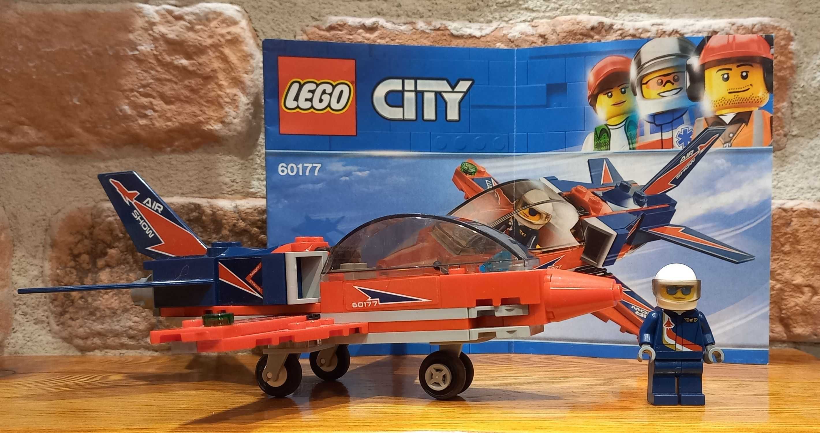 LEGO CITY 60177 - Odrzutowiec Pokazowy