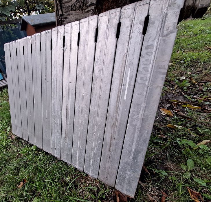 Grzejnik aluminiowy z korkami przyłączeniowymi prawa strona 12 żeberek
