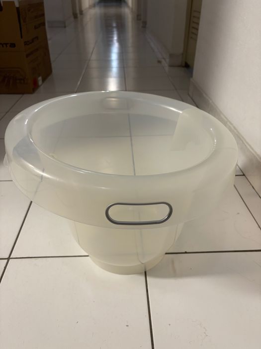 Banheira (e balde) para banho de bébé com suporte único (como novo)