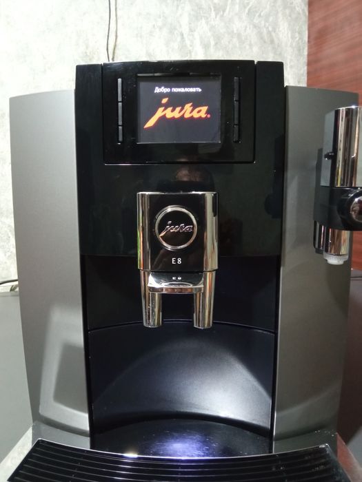 Продам кавомашину Jura E8