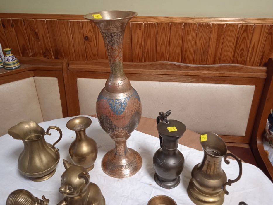 Различные статуэтки из латуни.