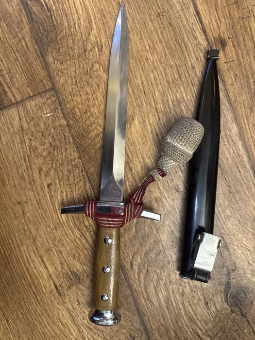 Stary  szwajcarski sztylet wojskowy i pochwa z wezlem