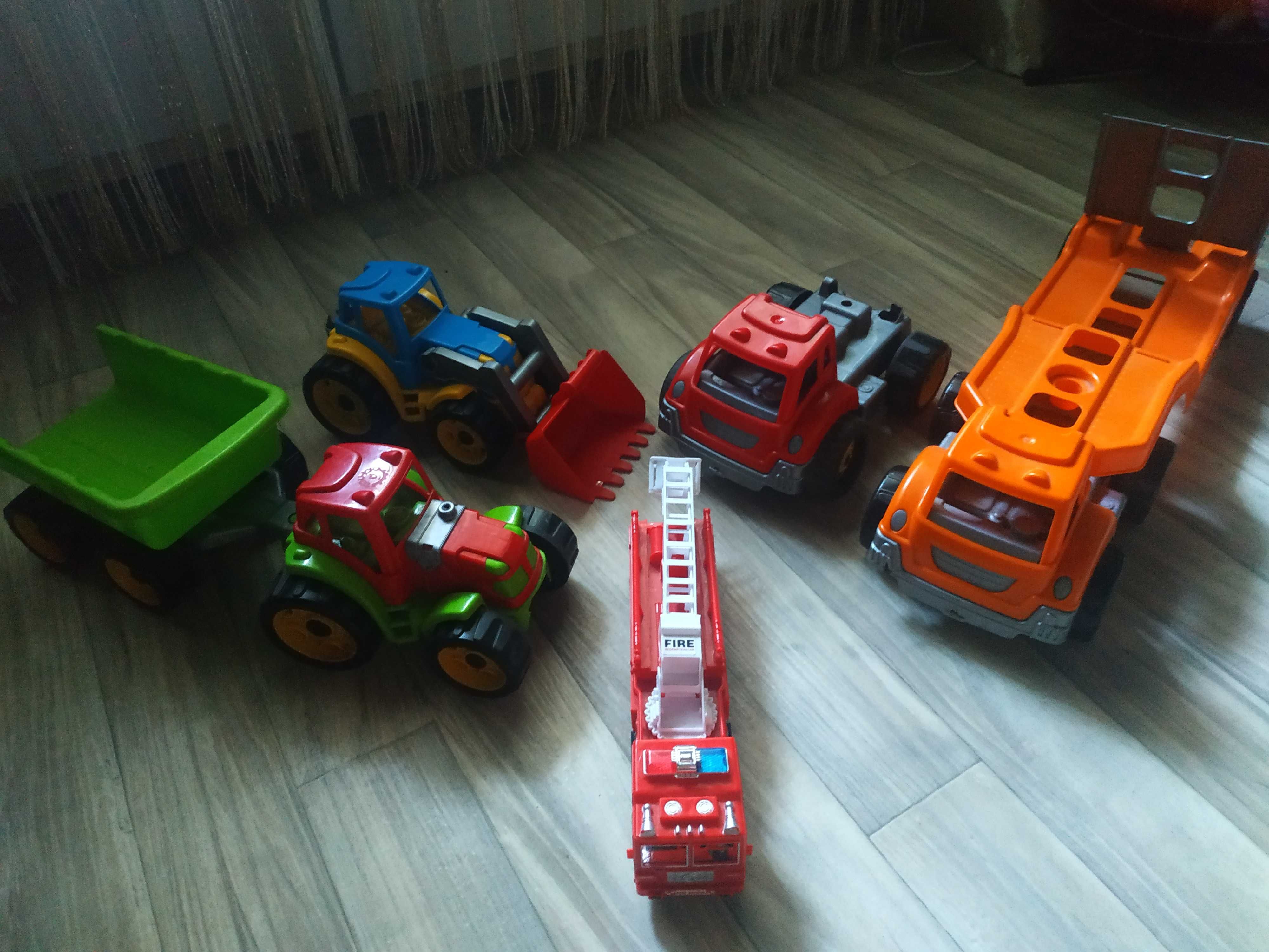 Мусоровоз, подъёмный кран, тягач, трактор, пожарная машина