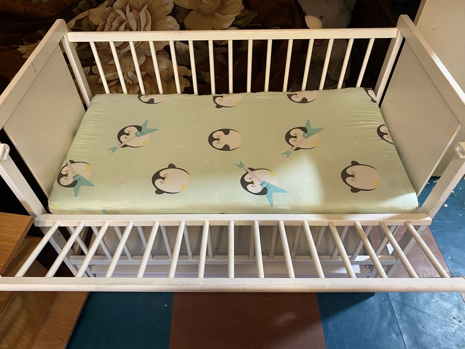 Дитяче ліжечко на маятнику