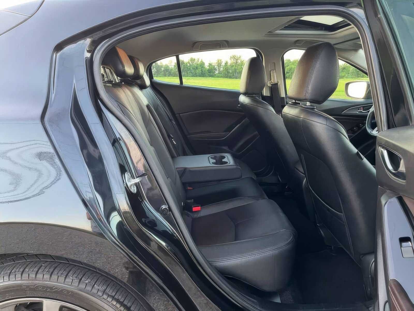 2018    Mazda  3
