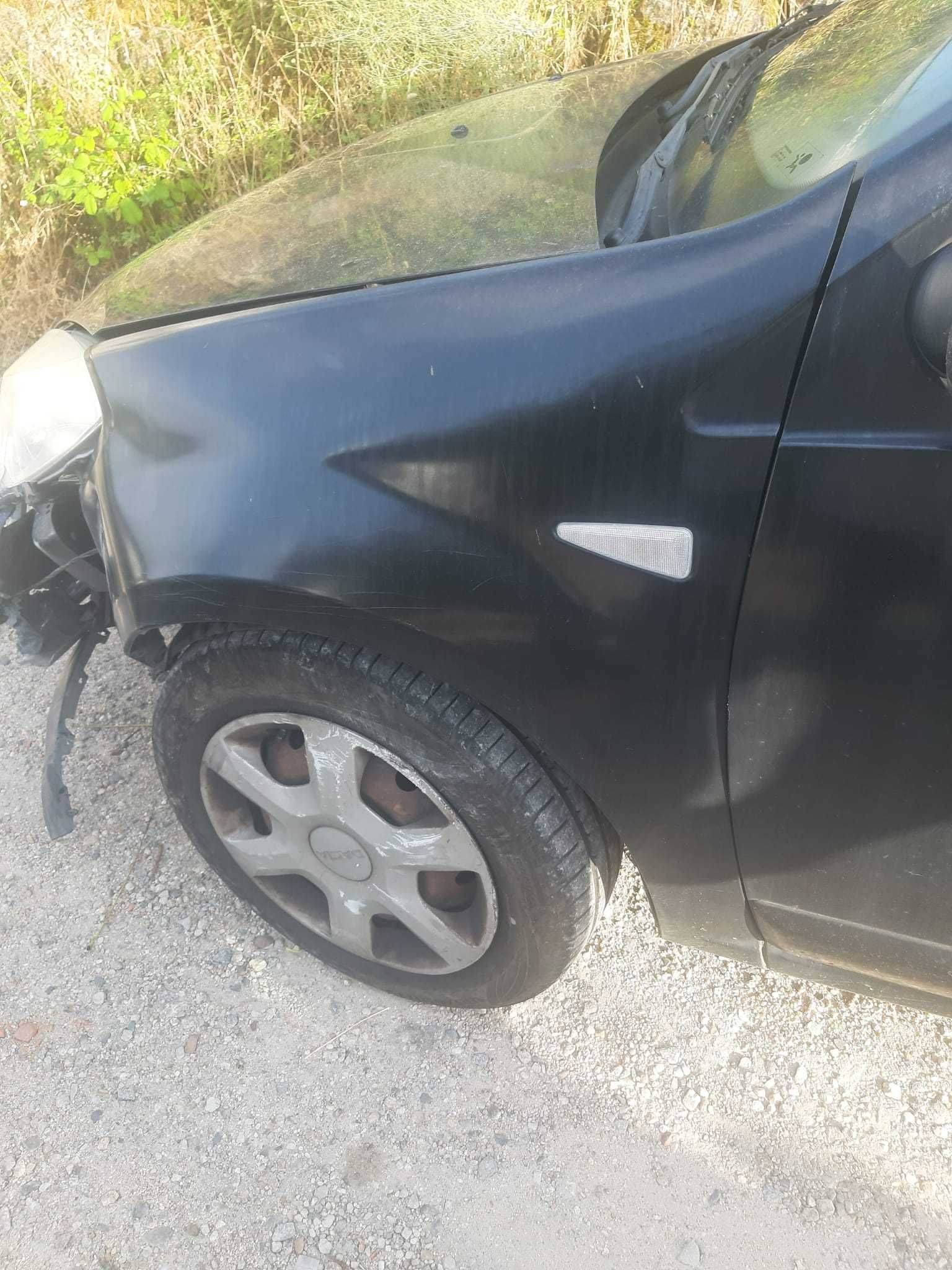 Vende-se Dacia Sandero acidentado