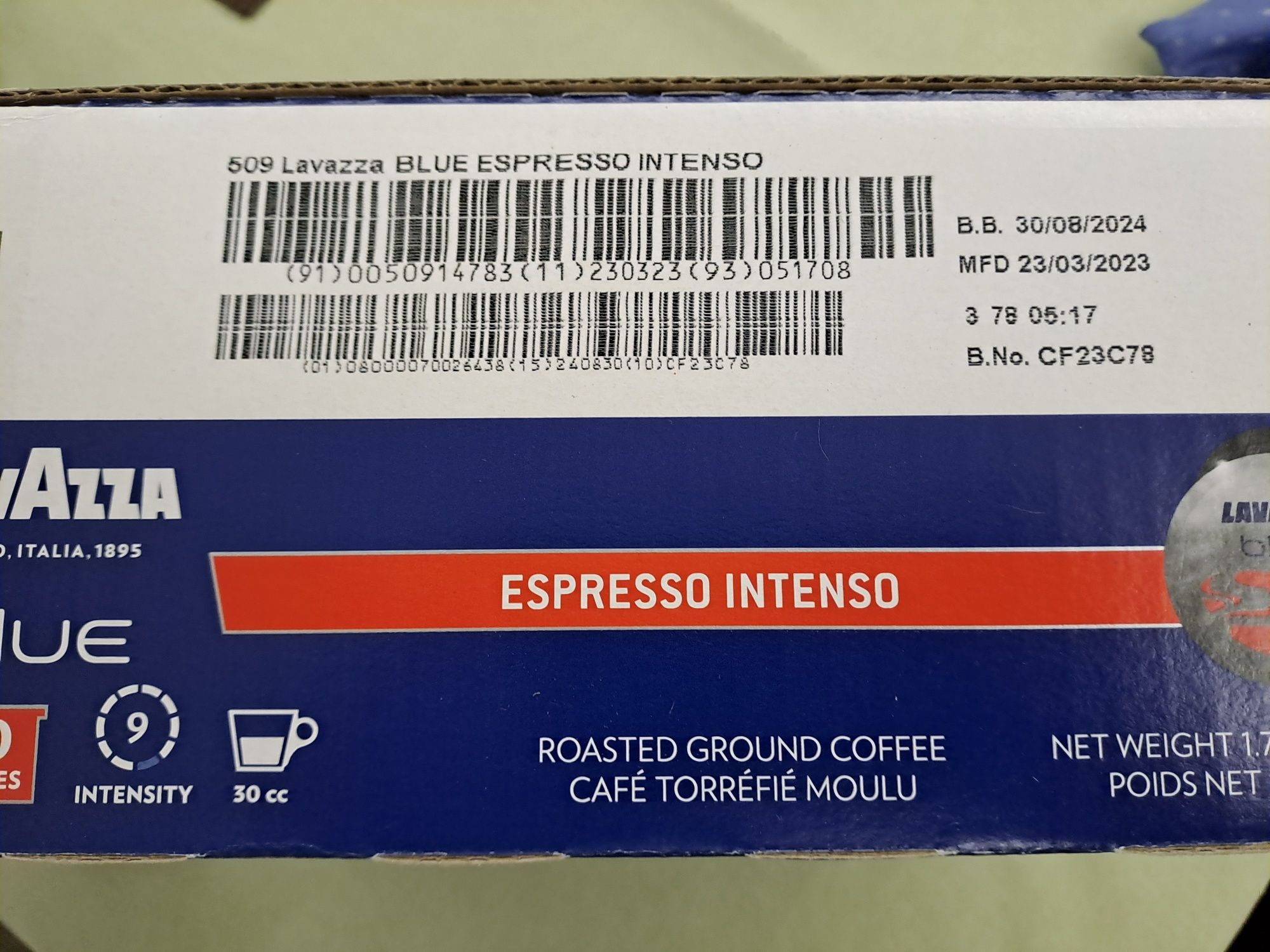 Caixa com 100 cápsulas de café LAVAZZA Intenso + 25 diversas