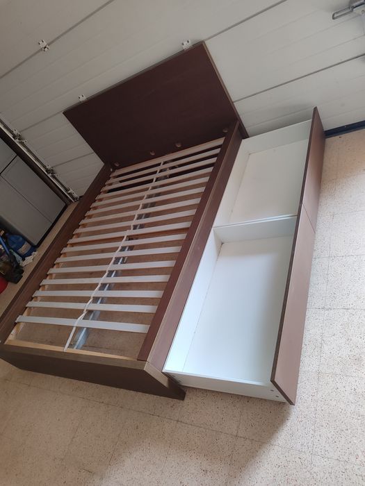 Cama IKEA 2,00x1,40 bom estado possibilidade de entrega