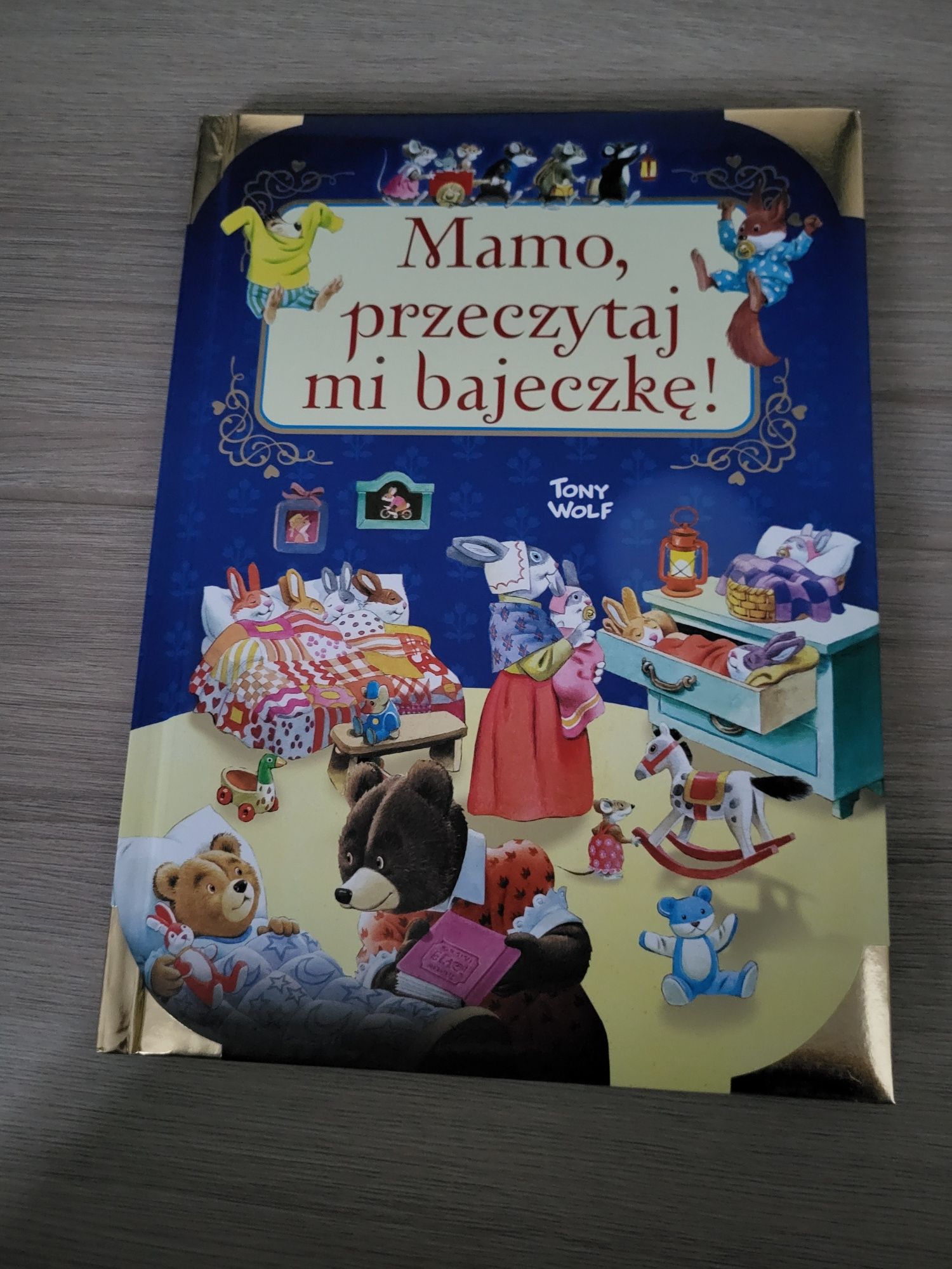 Momo, przeczytaj mi bajeczkę Tony Wolf
