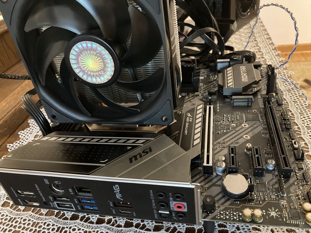 Ryzen 7 5700x MSI B550M Mortal 8gb ddr4 coolmaster geforce gt710