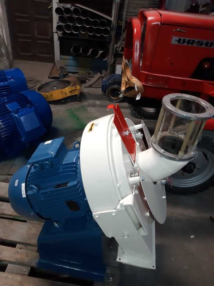 Duński młyn tarczowy Skiold  SK 5000 silnik 22 KW wydajność 5, 0 T/H