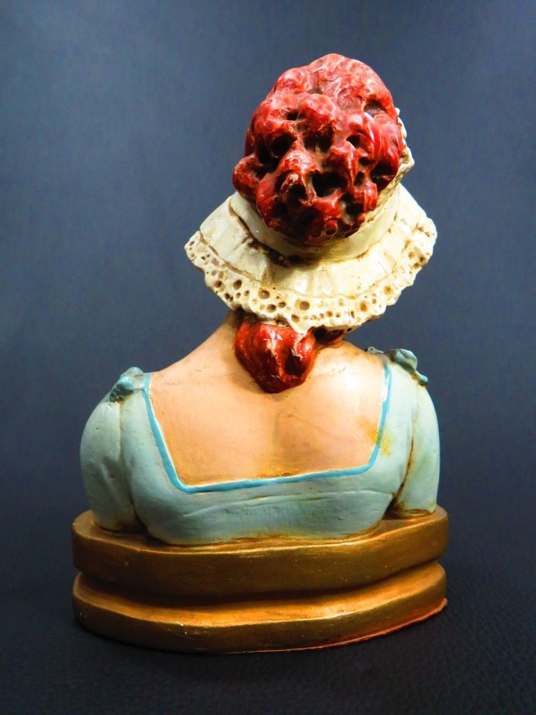 Busto de senhora.