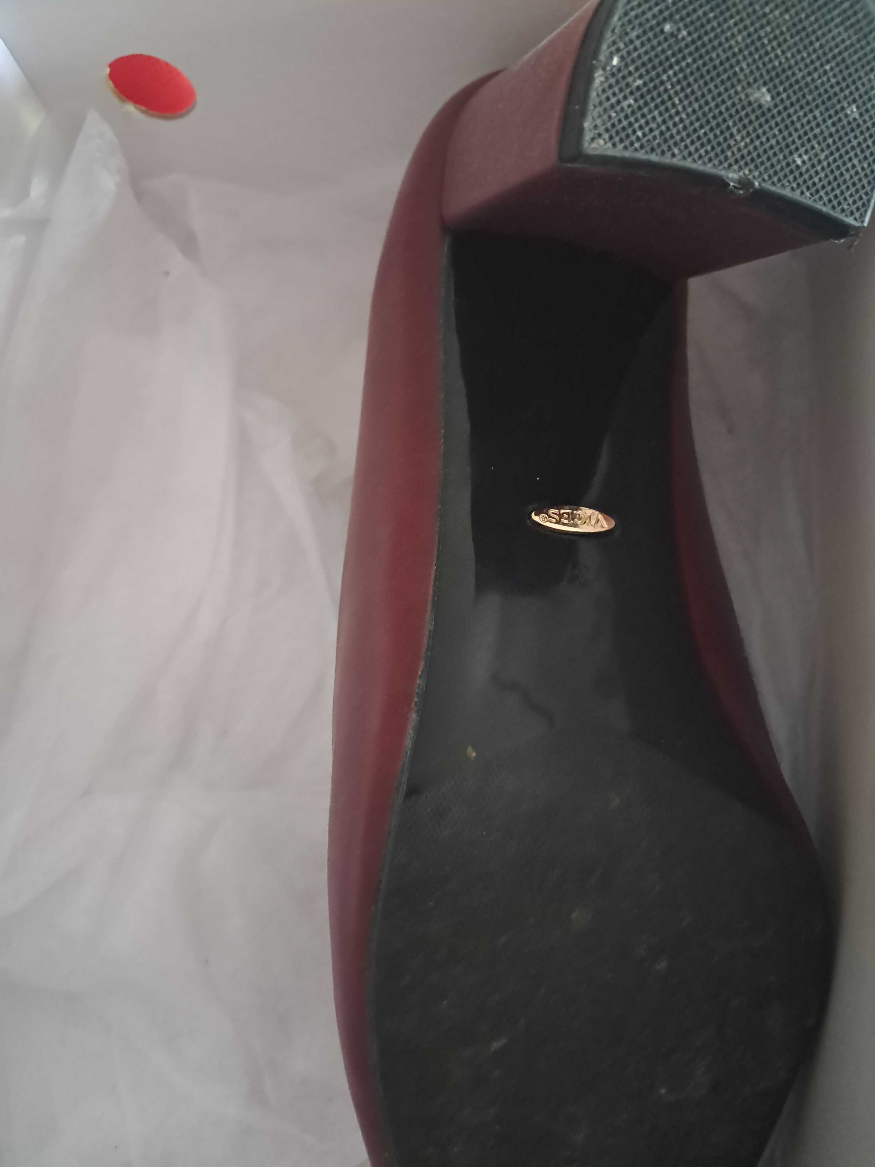 buty na obcasie, bordowe