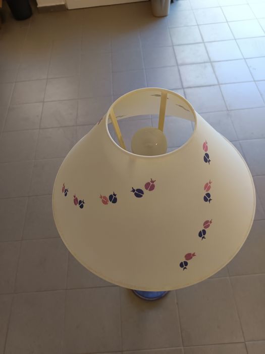 Candeeiro de pé alto para quarto de criança