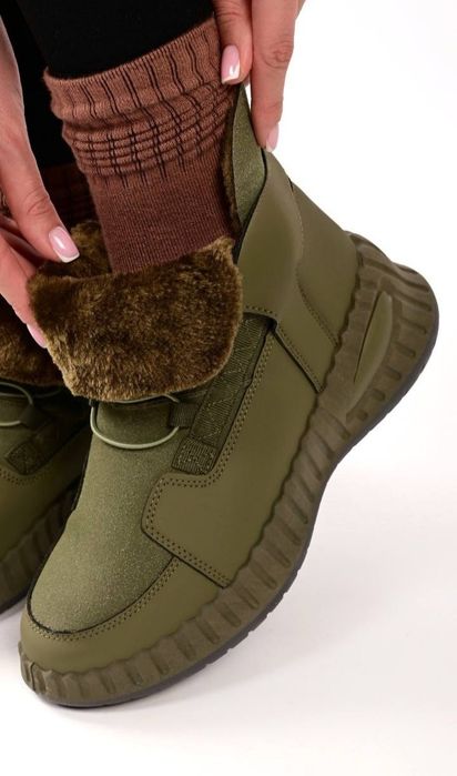 Жіночі черевики.