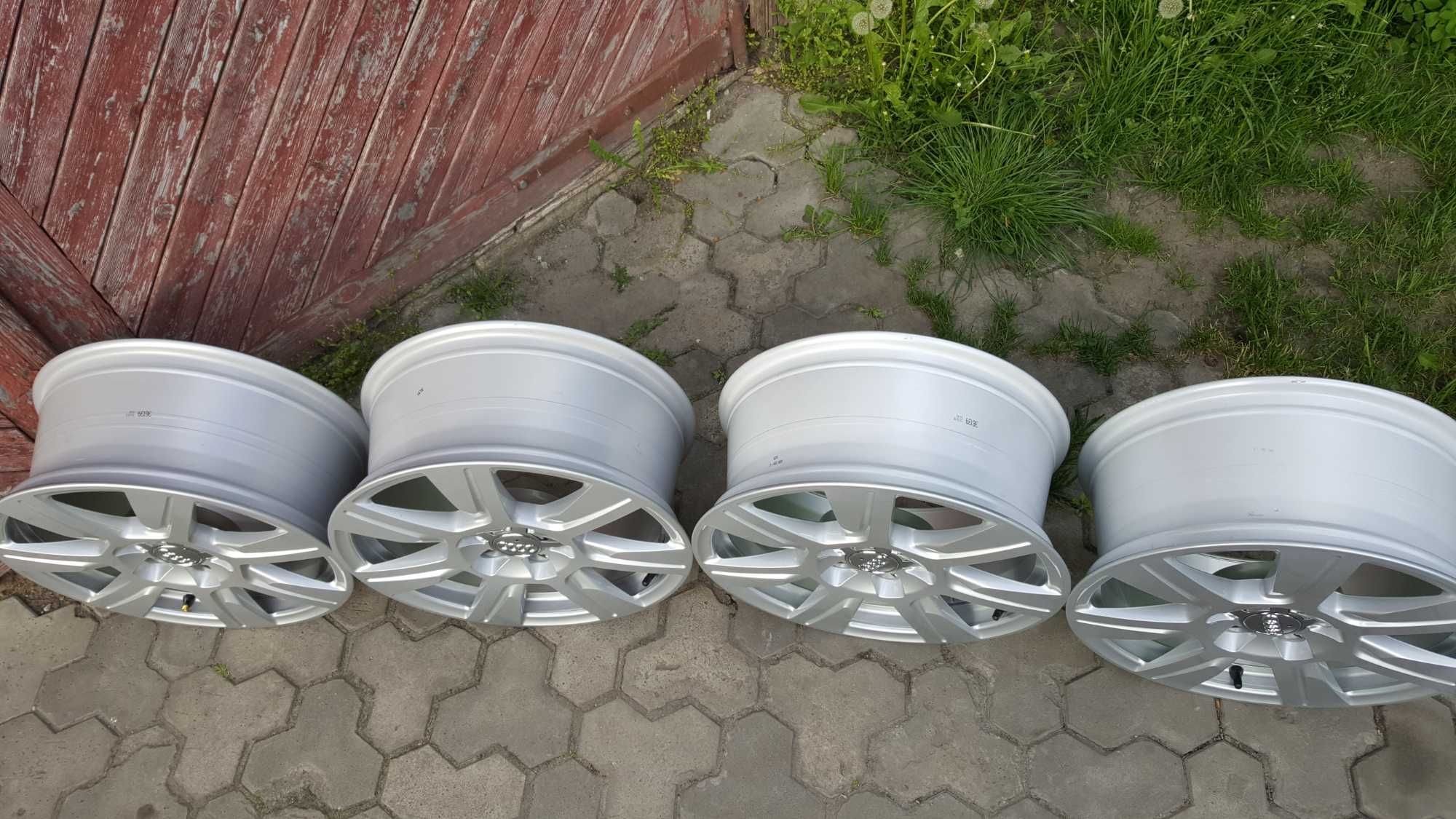 Новий комплект оригінальних дисків R17 Ауді А4,А6С6,С4,С5,VW