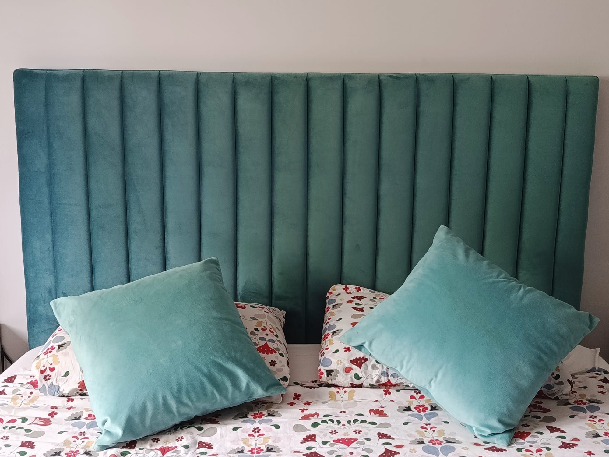 Cabeceira de cama em veludo