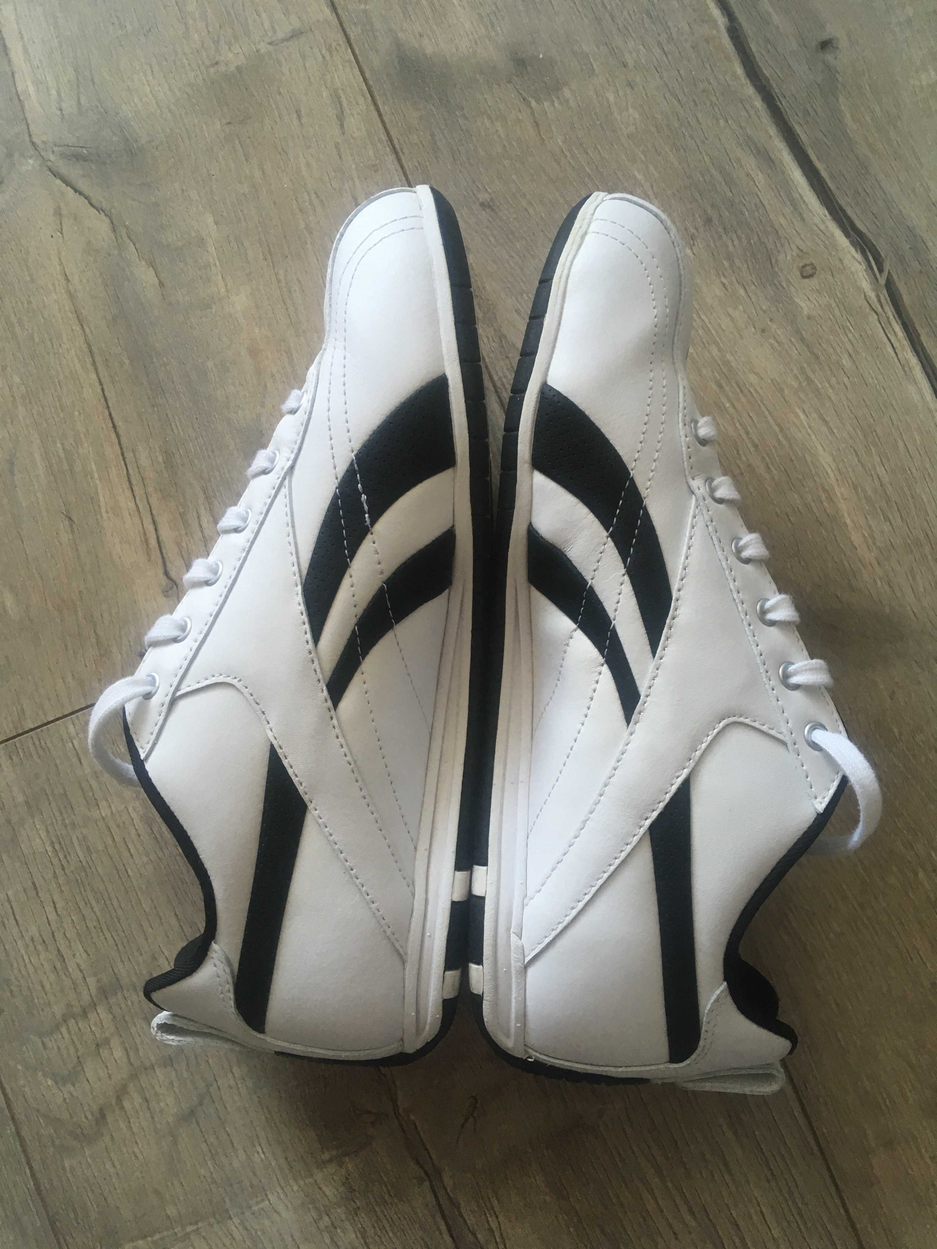Białe buty sportowe Reebok 37