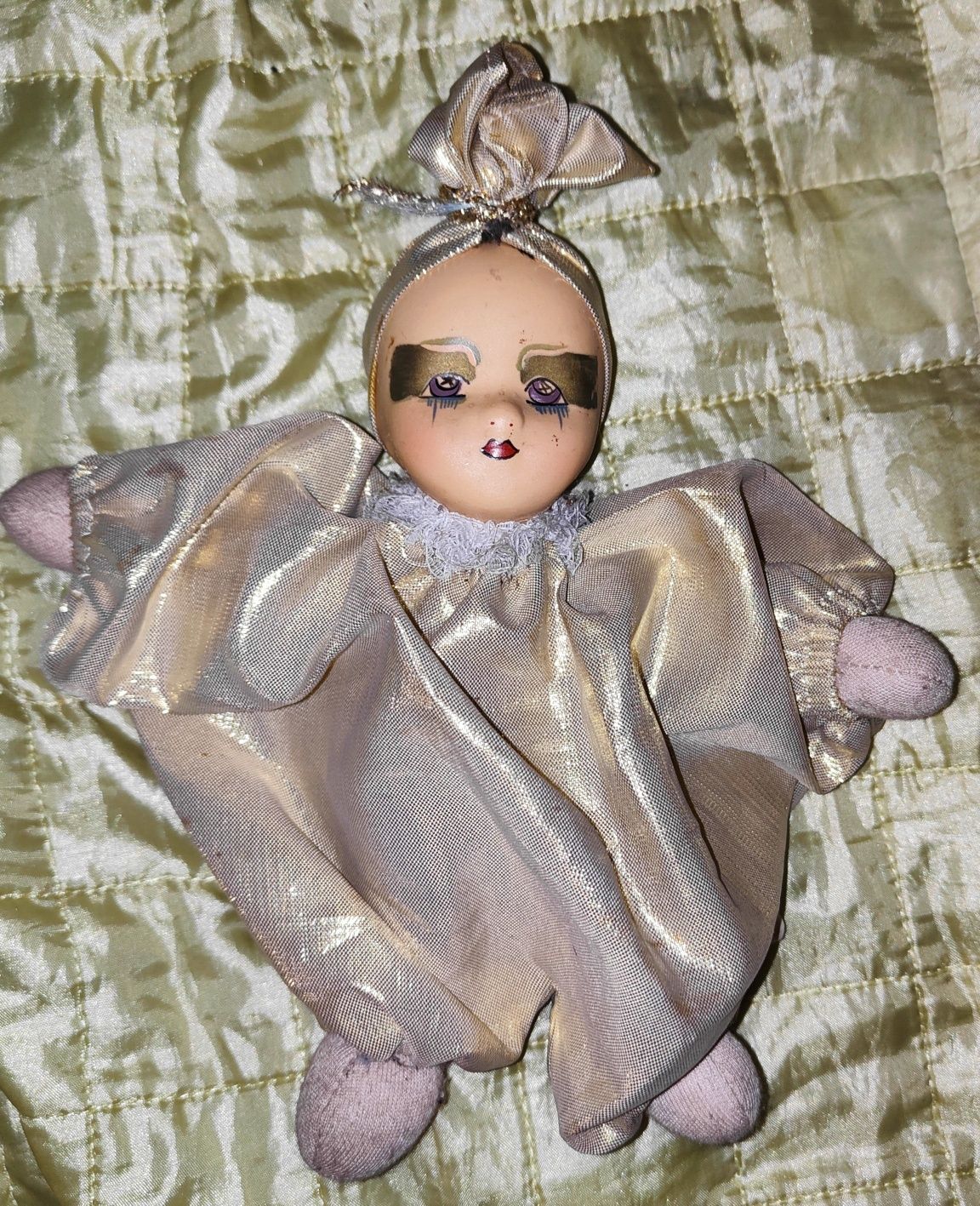 Porcelanowa lalka  ,gratis Pierrot  porcelanowy