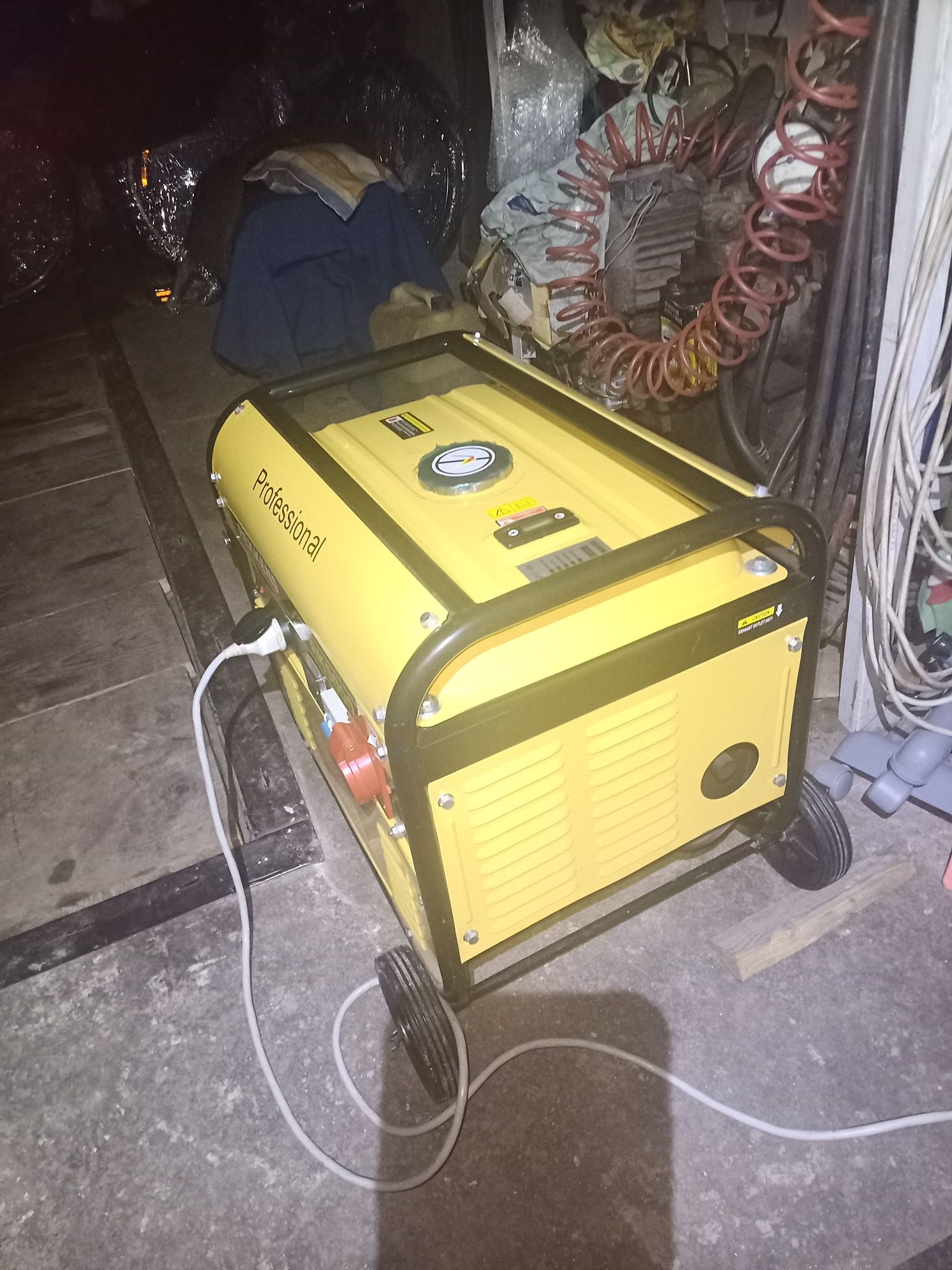 Генератор бензин 3.8KW/230v.  7.2KW/400v.