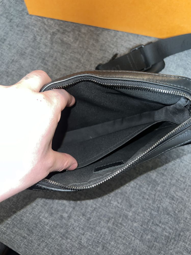 Продам кожаную мужскую сумку месенджер Louis Vuitton ( Оригинал )