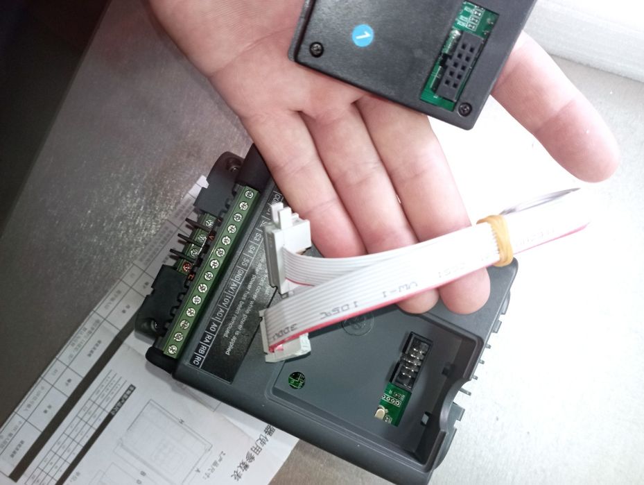 Перетворювач частотник 4 кВт с220в делает 3*380в 2,2квт