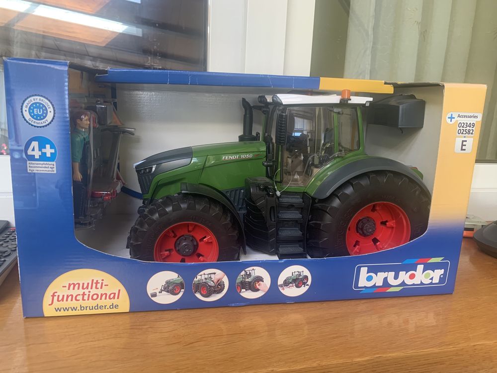 BRUDER Traktor Fendt