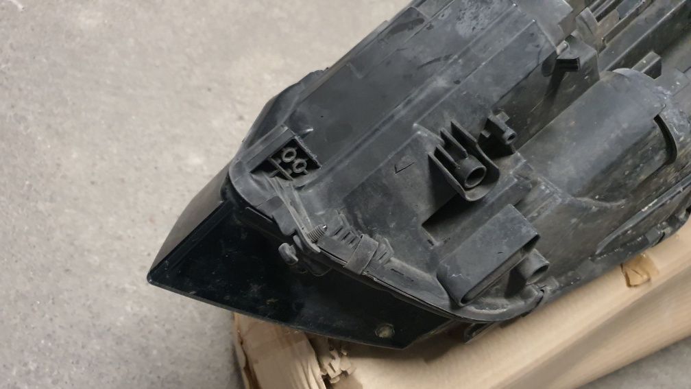 Farol Touran frente direito 2017 -