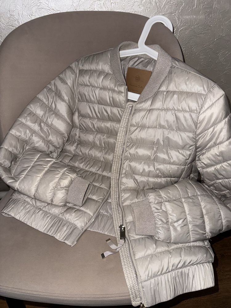 Куртка бомбер , невагома . Massimo Dutti. Розмір М .