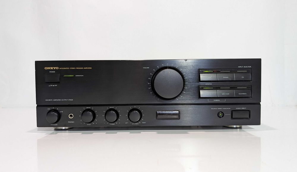 Підсилювач Onkyo A-8620, має 65 Вт/канал/транзисторний/4-16 Ом/Японія