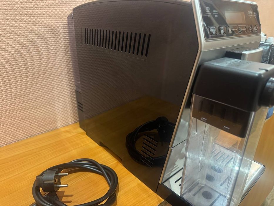 Продам преміальну кавомашину DeLonghi Authentica Cappuccino