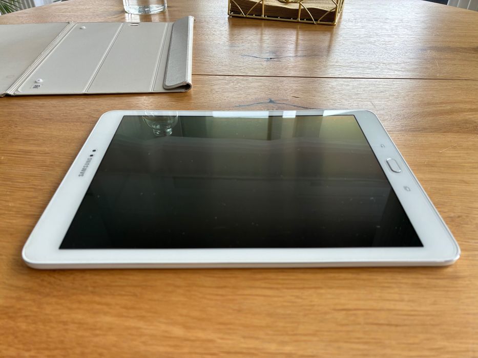Tablet Samsung Galaxy Tab S2 T819 LTE czarny + oryginalne etui