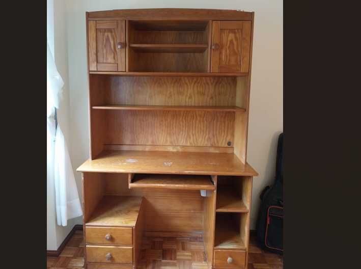 Escrivaninha com estante integrada_madeira maciça de pinho