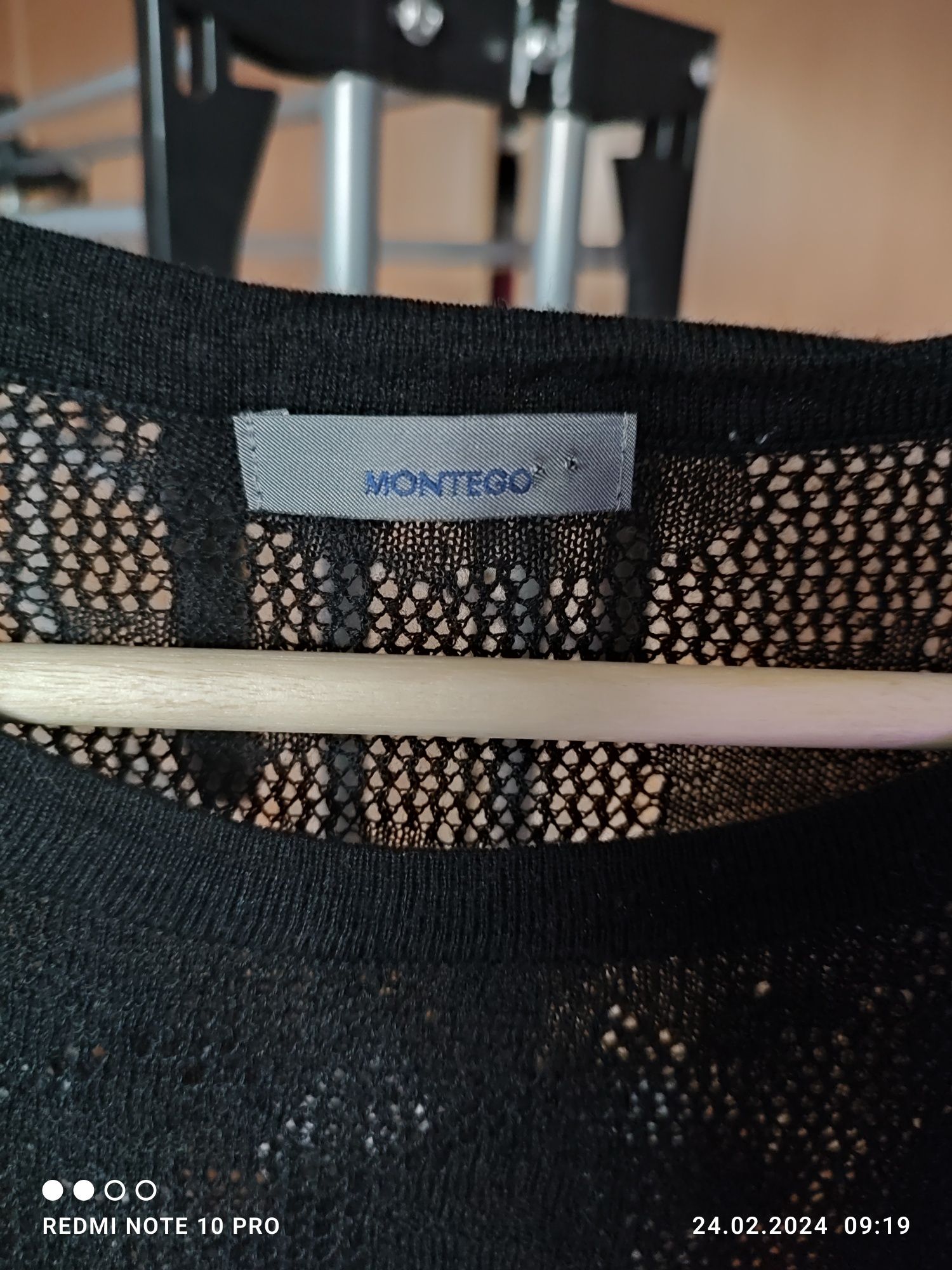 Czarna siateczkowa bluzka firmy Montego r. 36