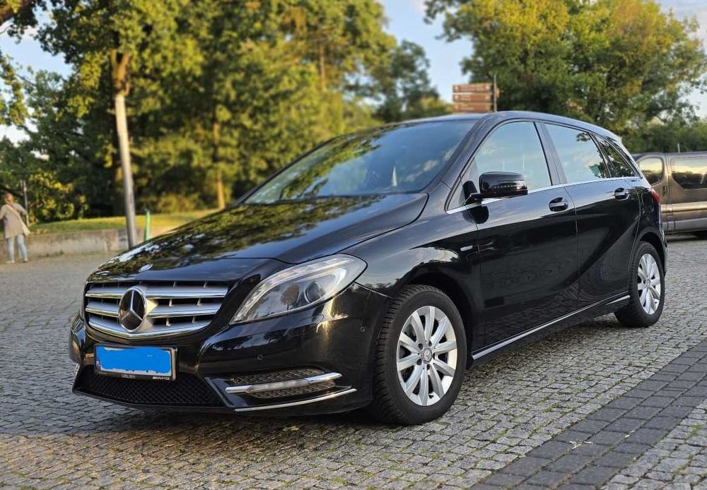 Mercedes B200 W246, 2012r, automat, bezwypadkowy, kupiony w salonie