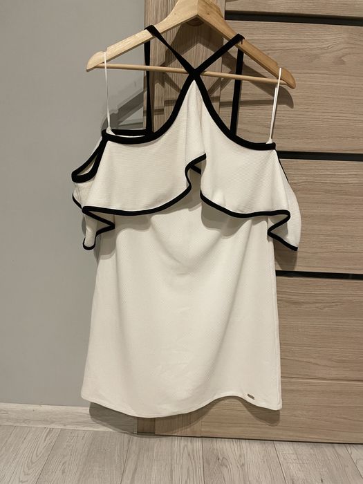 Letnia elegancka hiszpanka biała sukienka z czarną lamowką obramówką