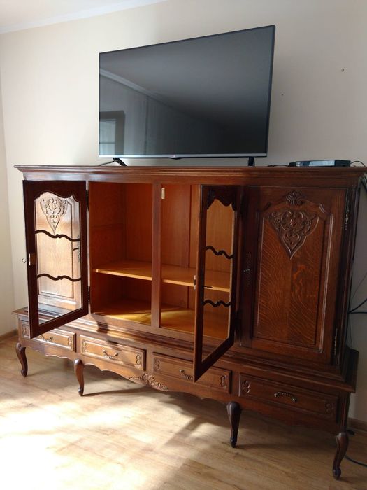 Kredens w stylu Ludwikowskim