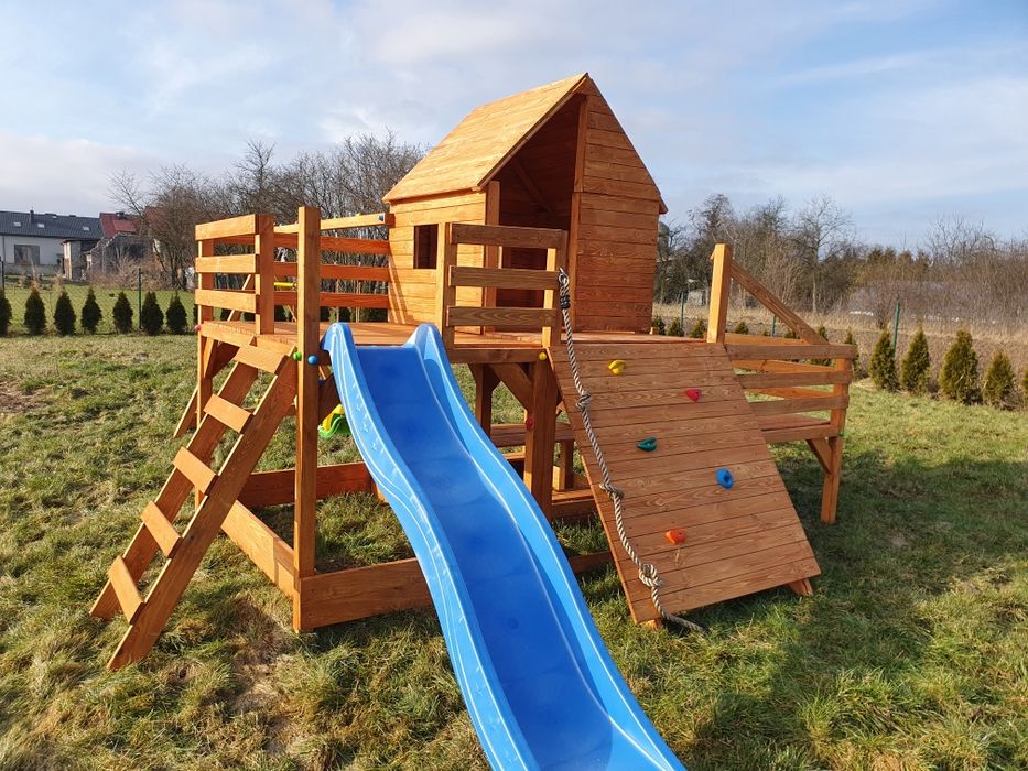 Plac zabaw hustawka domek piaskownica stolik