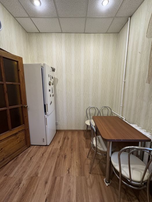 Продаж 3 кім квартри, сталінка, 74,3 м.кв, центр Югока, 2 поверх