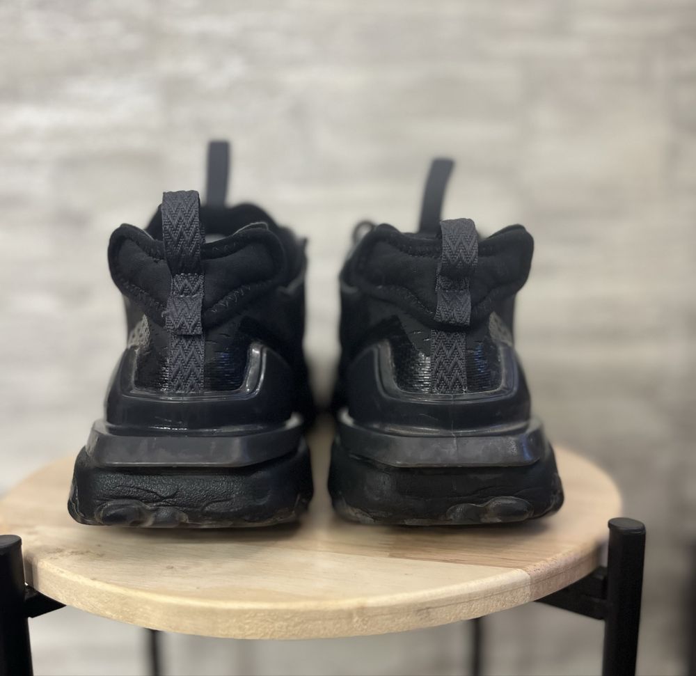 Кроссовки Nike.