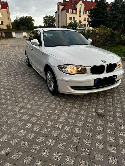 BMW seria 1 e81 2010 benzyna zadbane