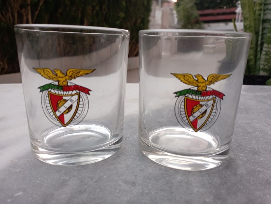 Copos de vidro com emblema. do Benfica
