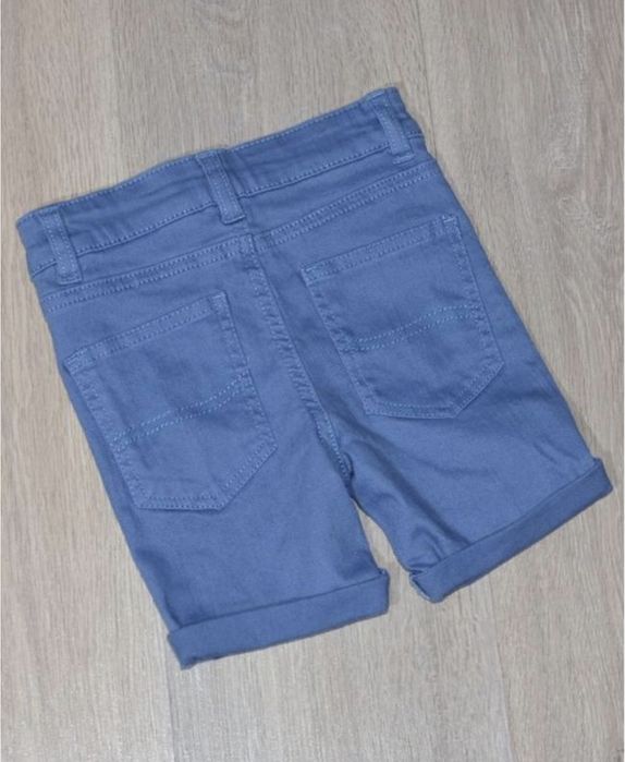 Блакитні шорти, чіно, чиносы