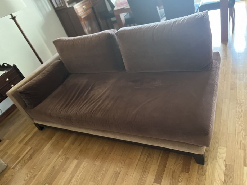 Sofá Castanho com almofadas