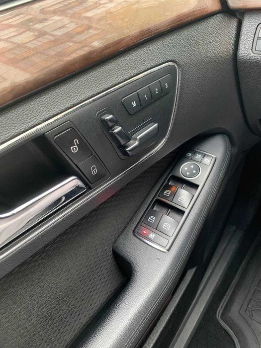 Mercedes Benz E350 повний привід 2011 рік