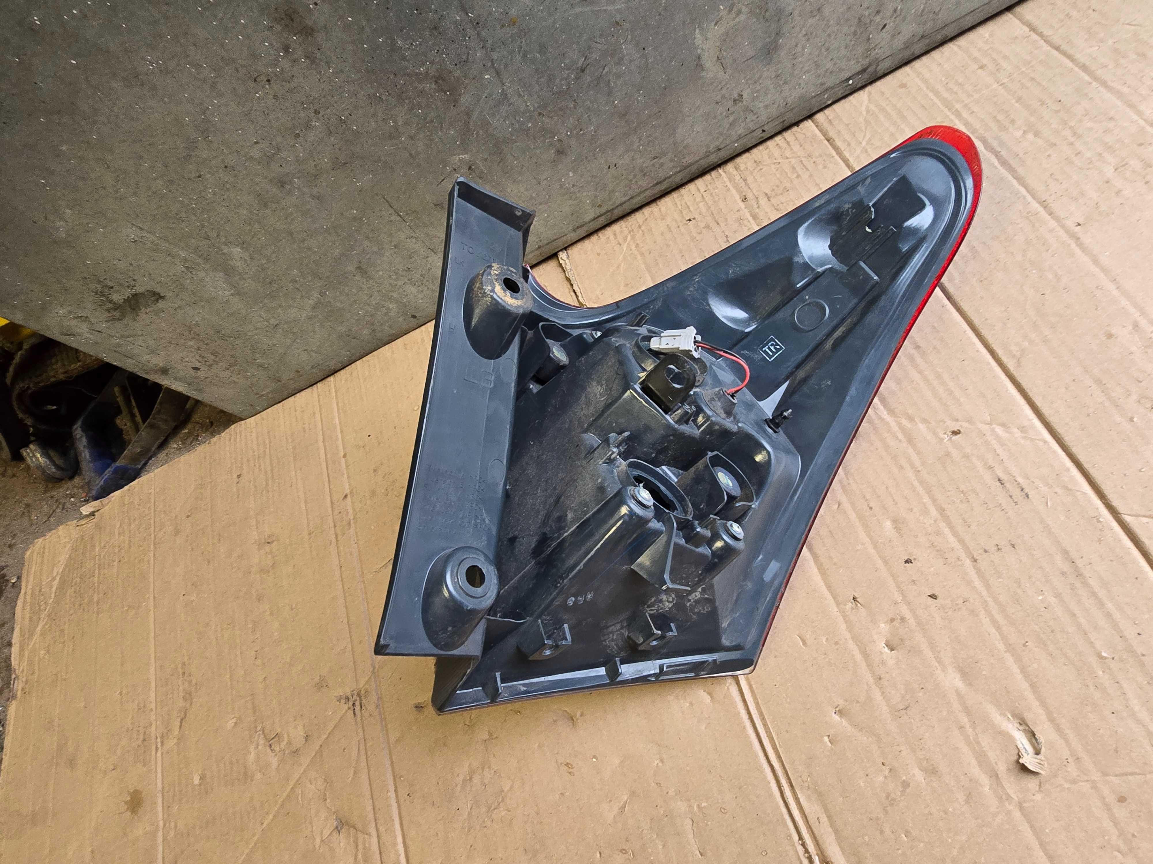 lampa tył Toyota Auris 2 lift led HB