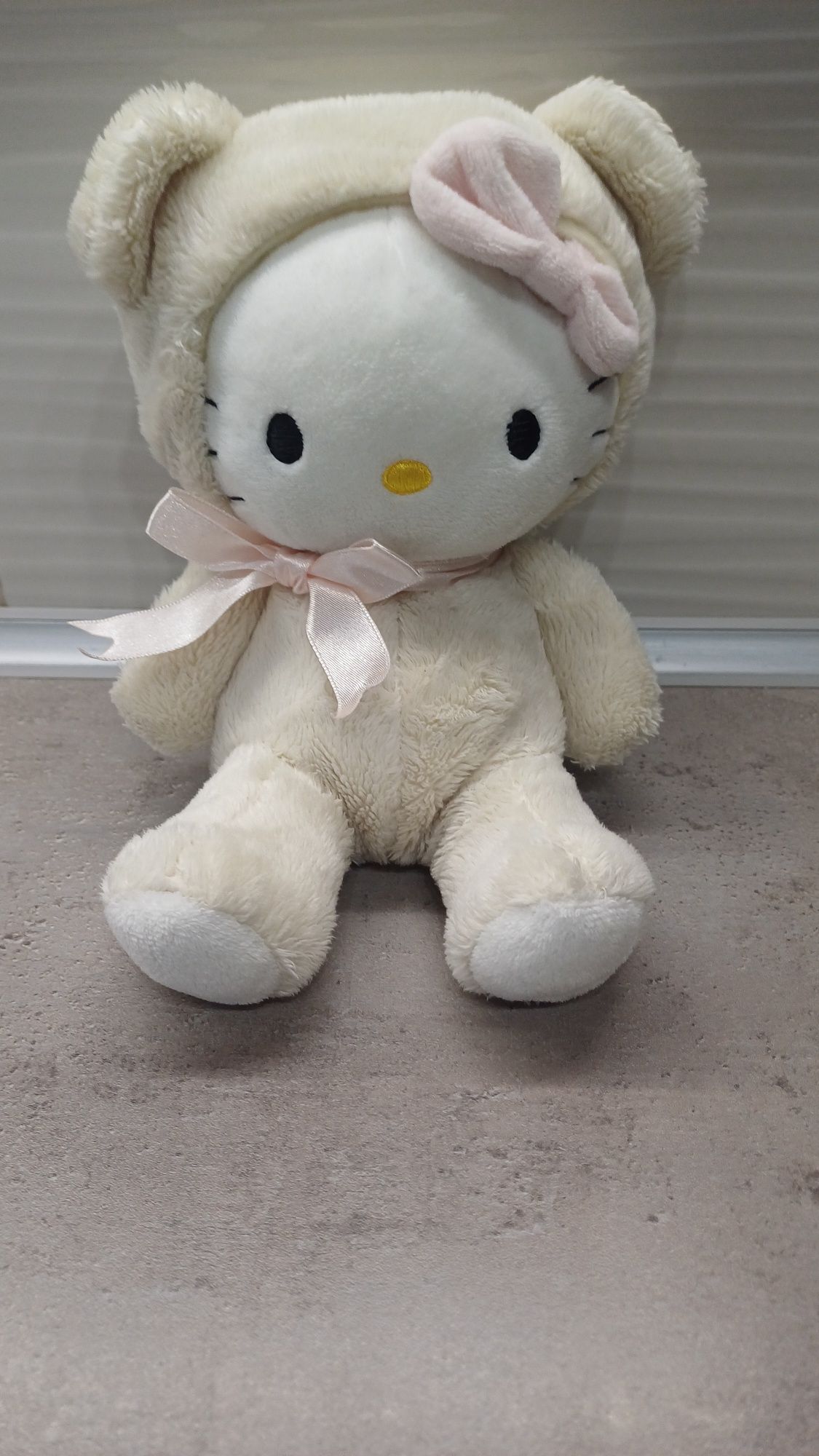 Unikatowa Uzy. Pluszak hello kitty  w przebraniu misia z H&M