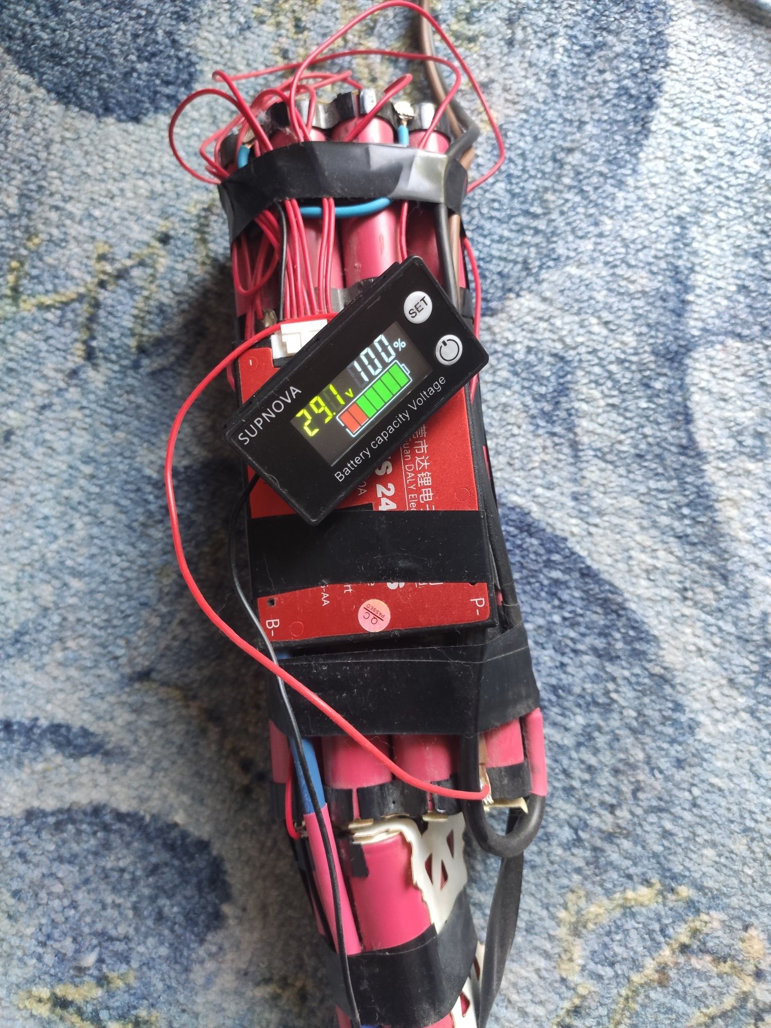 ДБЖ APC Bask-UPS RS1100 660 Вт 24 Вольттт